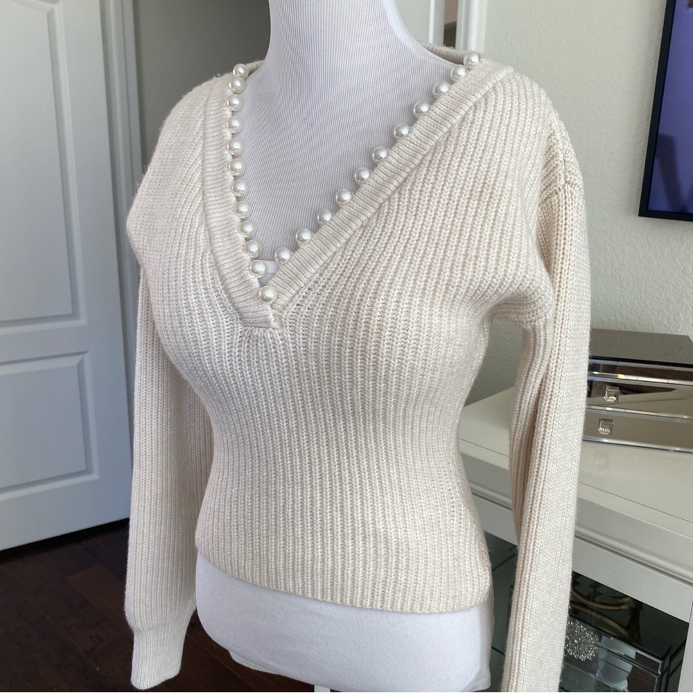 NWT V-Neck Women's Sweater with pearl neckline detail - Picture 2 of 7